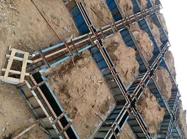 拱形骨架護坡模板