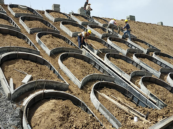 現澆拱形骨架護坡鋼模具