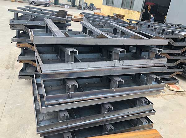 中央護(hù)欄鋼模具